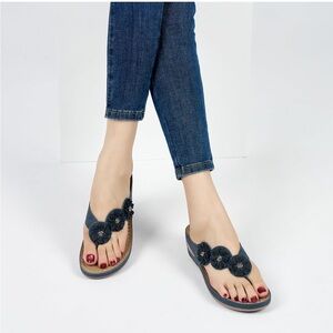 All Day Comfort Platform Navy Blue Floral Flip Flops Size 10